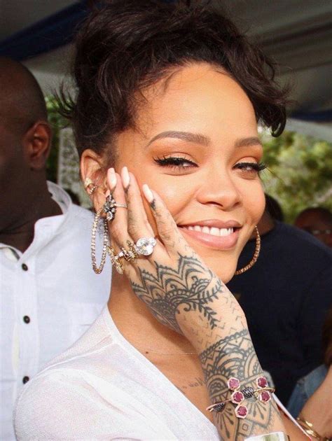 Pin de girls . en rihanna | Tatuaje rihanna, Rihanna, Rihanna sin ...