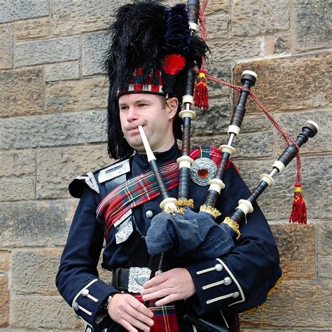 how do scottish bagpipes work - Aaron Hallman