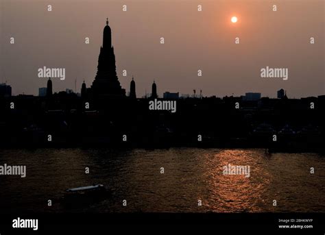 Chao Phraya River & Temples, Bangkok 220120 Stock Photo - Alamy