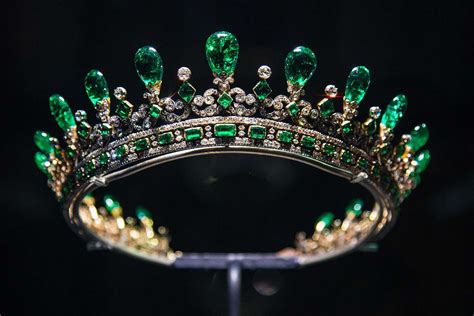 Queen Victoria's Emerald Tiara Goes on Display | PEOPLE.com