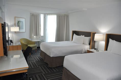 Nanaimo Hotel Rooms with Ocean Views | Coast Bastion Hotel