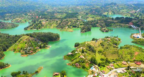 A day at the lovely lakes of Guatapé, Colombia - Tiny Travelogue