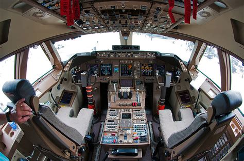 Boeing 747-8 Jumbo Jet - Cockpit