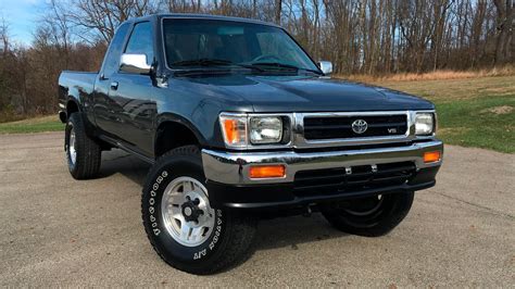 1992 Toyota SR5 Pickup - CLASSIC.COM