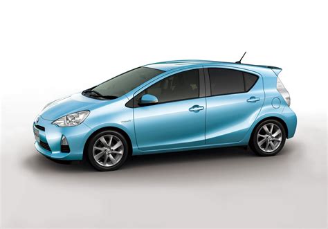 Toyota Aqua / Prius C: World’s Most Fuel Efficient Hybrid Launched ...