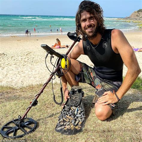 Meet The 'Bondi Treasure Hunter', Whose Underwater Finds Include Guns ...