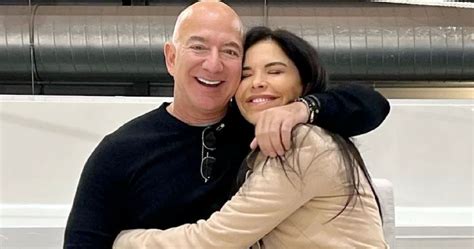 Jeff Bezos Proposes to Lauren Sanchez With 20-Carat Diamond Ring ...