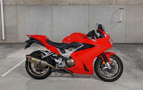 Honda VFR800 8th Gen Review - Reviewing A Cult Bike