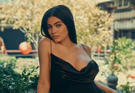 Kylie Jenner Drop Three 2017 Wallpaper, HD Celebrities 4K Wallpapers ...