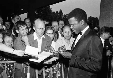 Tributes Pour in for Groundbreaking Actor Sidney Poitier - Bloomberg