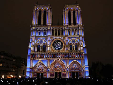 Spectacular Light Show At Notre Dame Cathedral Commemorates World War I ...