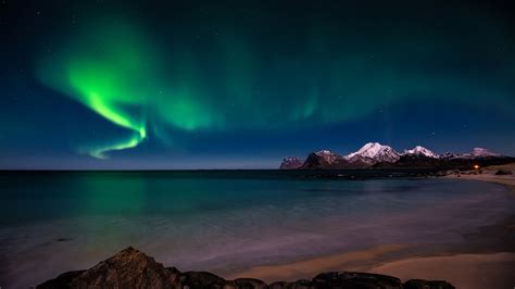 4K Ultra HD Night Sky Nature with Aurora Borealis