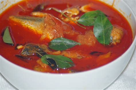 Aji's World: Ayala Curry/ Kerala Style Mackerel curry (Ayala mulakittathu)