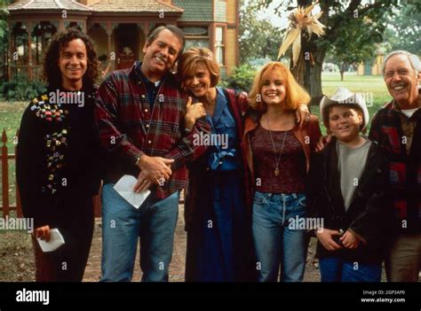 SON IN LAW, from left: Pauly Shore, Lane Smith, Cindy Pickett, Carla ...