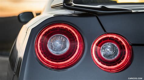 2017 Nissan GT-R | Tail Light