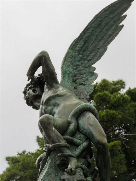 LAS ESTATUAS DE EL ÁNGEL CAÍDO - Daniel Piniella