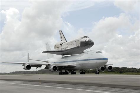 BENNY's RANTS: Boeing 747 as a Space Shuttle carrier