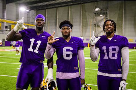 LSU’s three team captains for 2022 come from team’s defense in Ojulari ...