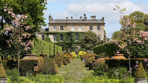 Inside Highgrove House, King Charles' Cotswolds home (and its very ...