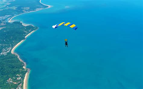 Skydiving Cairns - Freefall 15,000ft Tandem Skydive | Cairns, Airlie ...