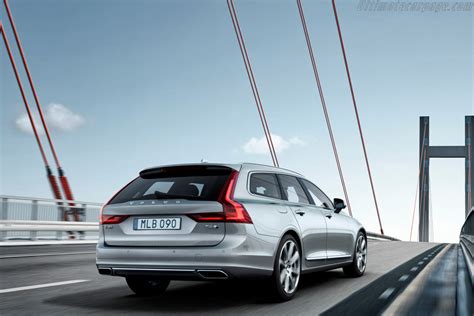 Volvo V90 T8