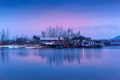 A View of Dal Lake in Winter at Evening, Srinagar, Kashmir, India Stock ...