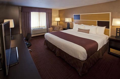 Red Lion Inn & Suites Federal Way Rooms: Pictures & Reviews - Tripadvisor