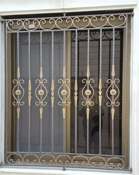 Pin de Pkeria en Ventanas y Balcones | Ventanas de hierro, Ventanas de ...