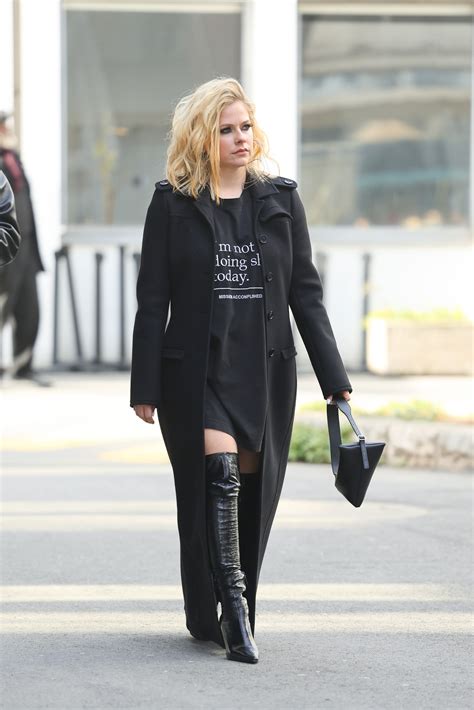 Avril Lavigne Brings Her Pop-Punk Style to Paris Fashion Week | Vogue