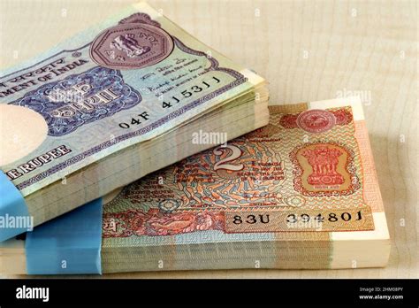 2 rupee note hi-res stock photography and images - Alamy