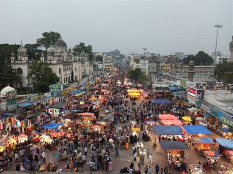 10,800+ Crowded Street In India Stock Photos, Pictures & Royalty-Free ...