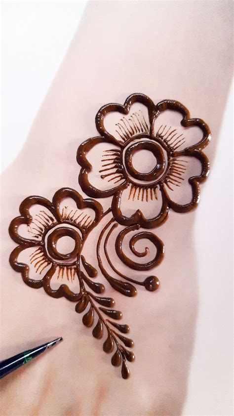 Mehndi Design Flower Style - New Stylish Flower Mehendi Design - Simple ...