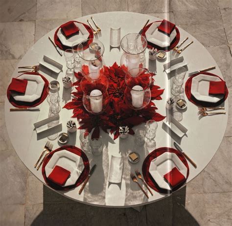 Charming Red And White Glass Unique Design Christmas Table Setting ...