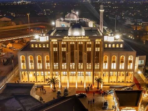 UK's largest mosque Baitul Futuh reopens after 2015 fire