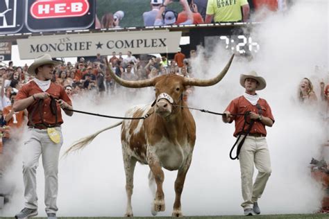 Texas mascot Bevo prohibited by Kansas stadium rule