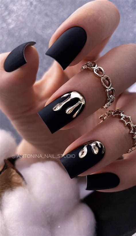 Stylish black nail art designs to keep your style on track : Gold ...