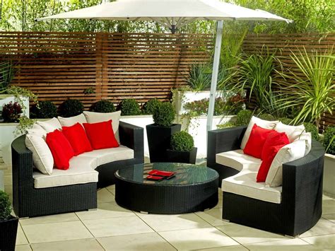 85+ Stylish Small Patio Furniture Ideas http://qassamcount.com/85 ...