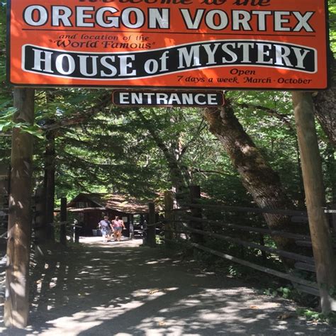 Oregon Vortex in Gold Hill, OR (6 Photos)