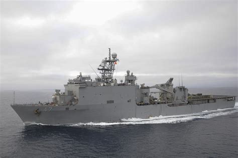 USS Rushmore arrives in Sasebo for forward-deployed duties > U.S ...