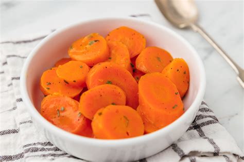 How to Cook Carrots in the Microwave - yourcookingbuddy.com