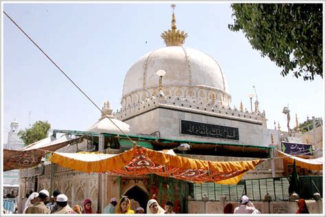 Ajmer Sharif Dargah | History, Architecture, How to Reach & More