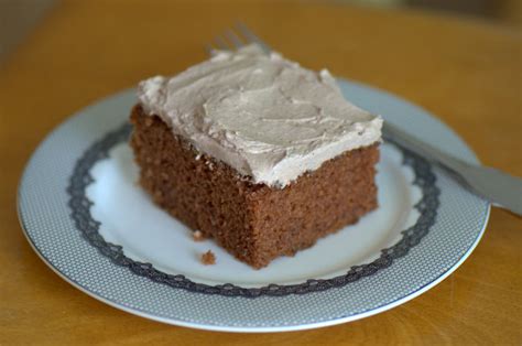 How to Cut A Sheet Cake Neatly - Baking Bites