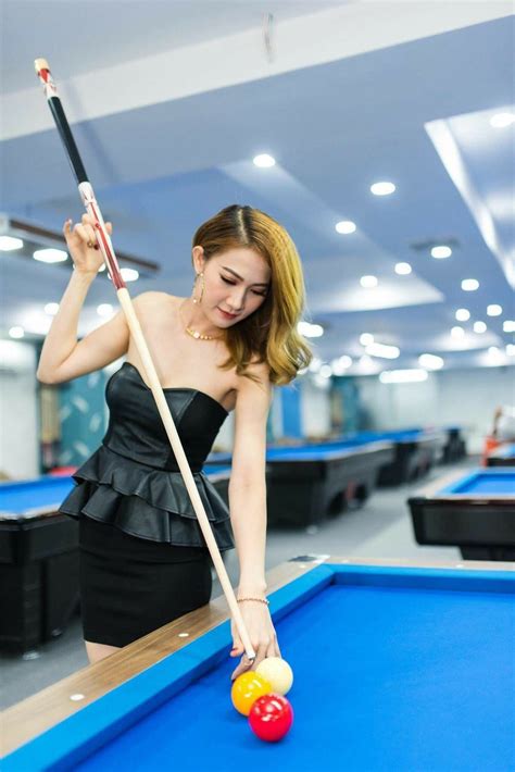 Pin by Piet Steenis on Beautiful ladies of Billiards | Beautiful women ...