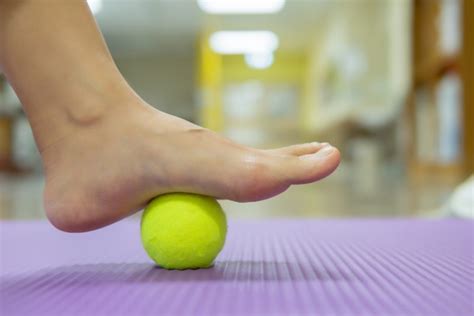 These Simple Yoga Exercises Can Help Heal Plantar Fasciitis - YOGA PRACTICE