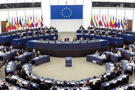 Parlamento UE, i 4 gruppi europeisti lavorano alla maggioranza. Esito ...