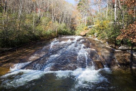 Photographing Waterfalls near Asheville, North Carolina | Earth Trekkers