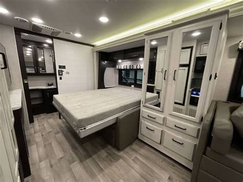 10 Best Class C RVs With Murphy Beds – RVBlogger