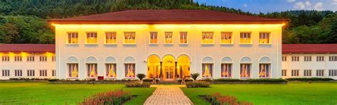 Best Hotel In Srinagar: Luxury 5 Star Hotel In Srinagar, Kashmir