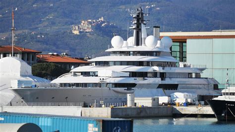 All Of The Surprising Items Aboard Putin's Yacht