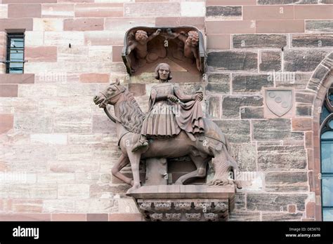 Statue of st martin of tours hi-res stock photography and images - Alamy